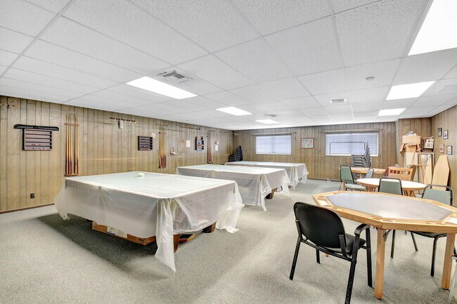 Building Photo - 801 Meadowlark Ln