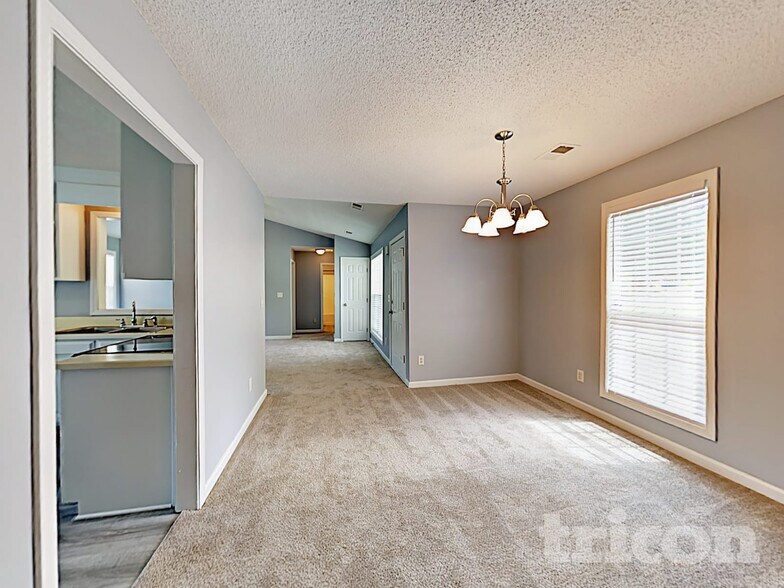 Building Photo - 623 Bowling Ln