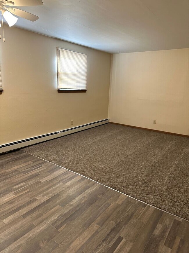 Building Photo - Forestview 1 Bedroom Lower Floor