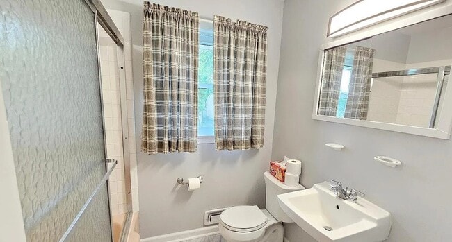 Building Photo - 427 Valentine St