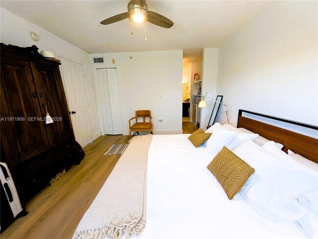 Building Photo - 445 SW 11th St