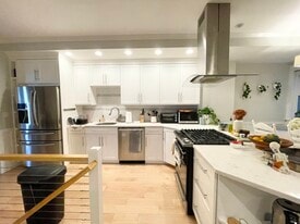 Building Photo - 102 Buttonwood St