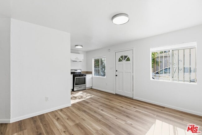 Building Photo - 2542 Thurman Ave.