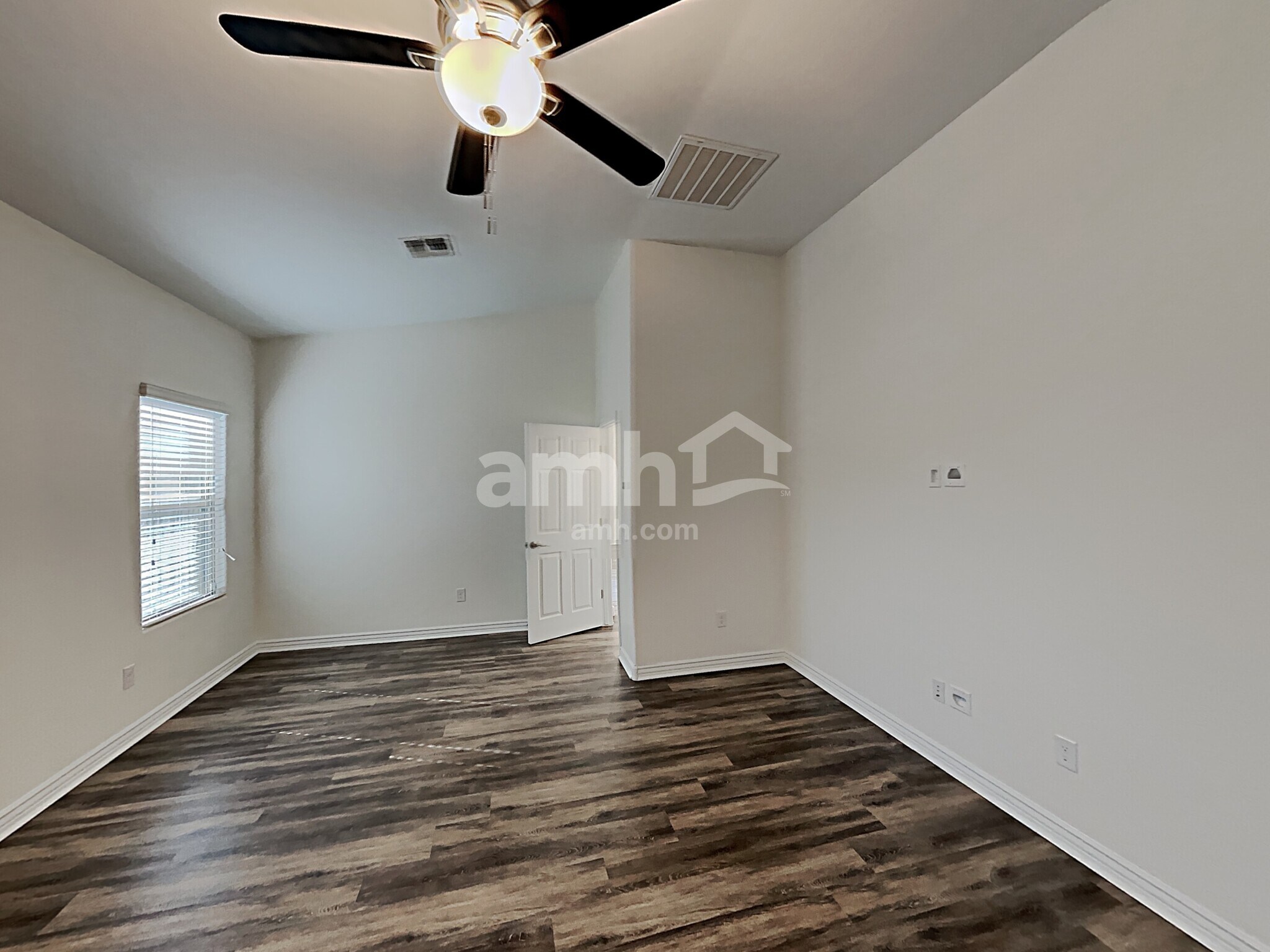 Building Photo - 9081 Blue Saguaro St
