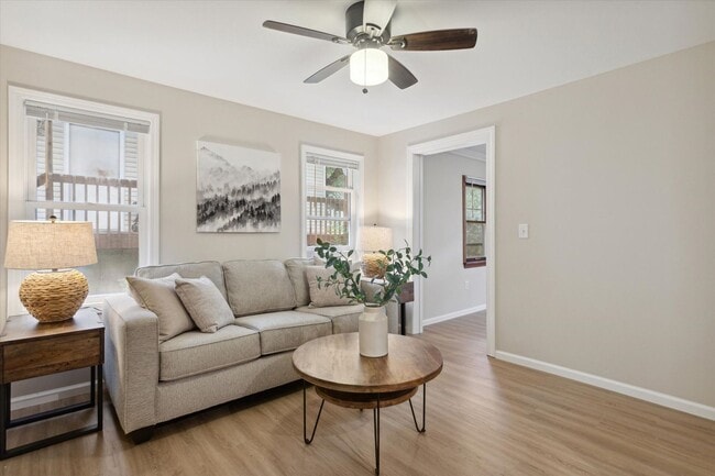 Building Photo - 2107 Schlimgen Ave