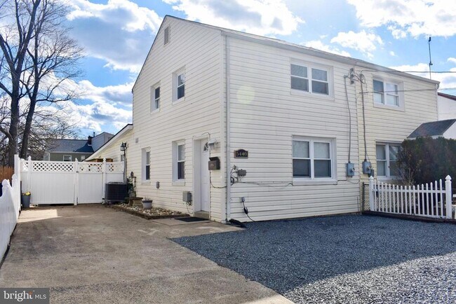 Building Photo - 5440 8th Rd S
