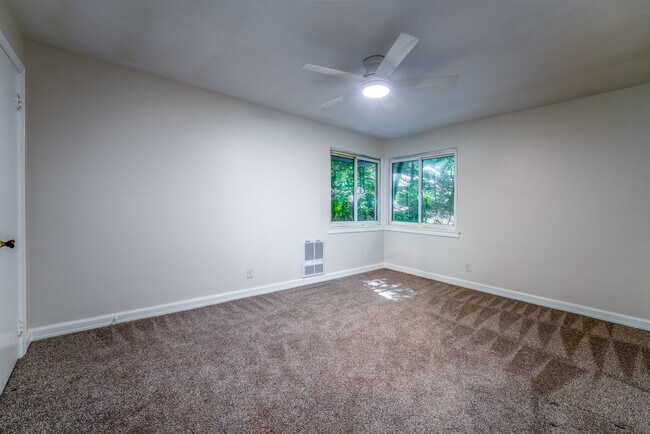 Building Photo - 503 Clement Rd