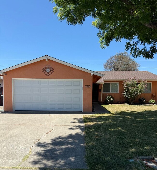 Building Photo - *Beautifully Updated 4 Bedroom, 2 Bathroom Home in Fairfield! 2 Week Concession Off First Month R...