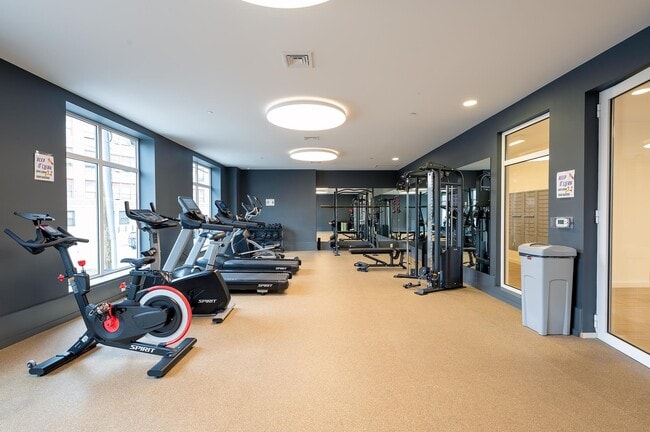 Building Photo - 425 3rd St