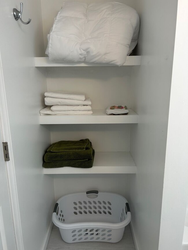 Building Photo - West AVL - Furnished Basement Efficiency