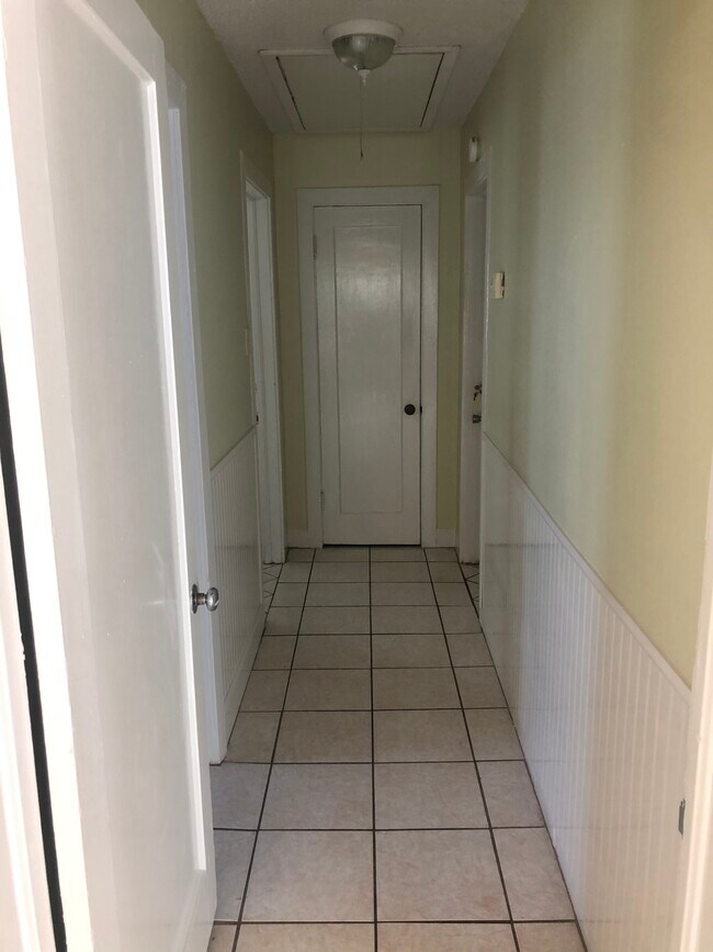 Building Photo - 234 College Dr