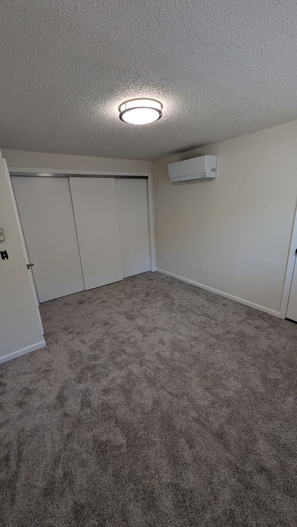 Building Photo - Available Now! 2 bedroom and 1 bath duplex