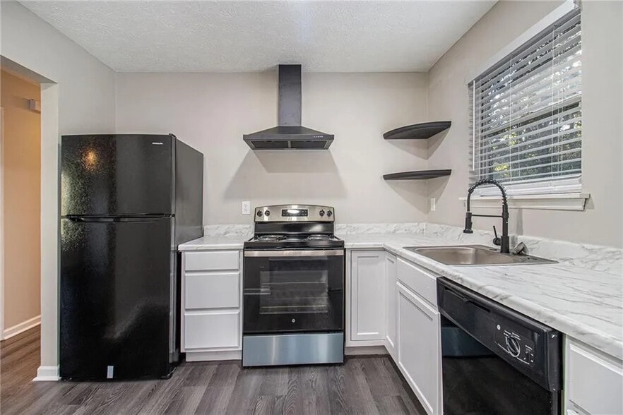 Building Photo - Room in Single Family Home on Newberry Trail