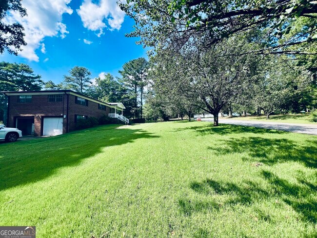 Building Photo - 6695 Courtney Dr
