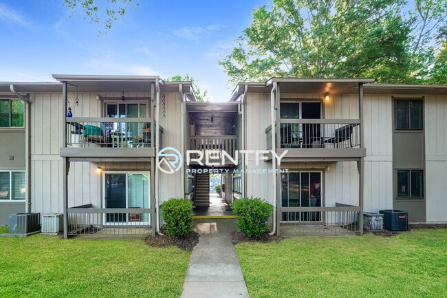 Building Photo - 2260 Sunderland Rd