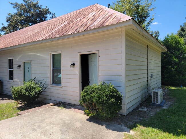 Primary Photo - 111 Main St