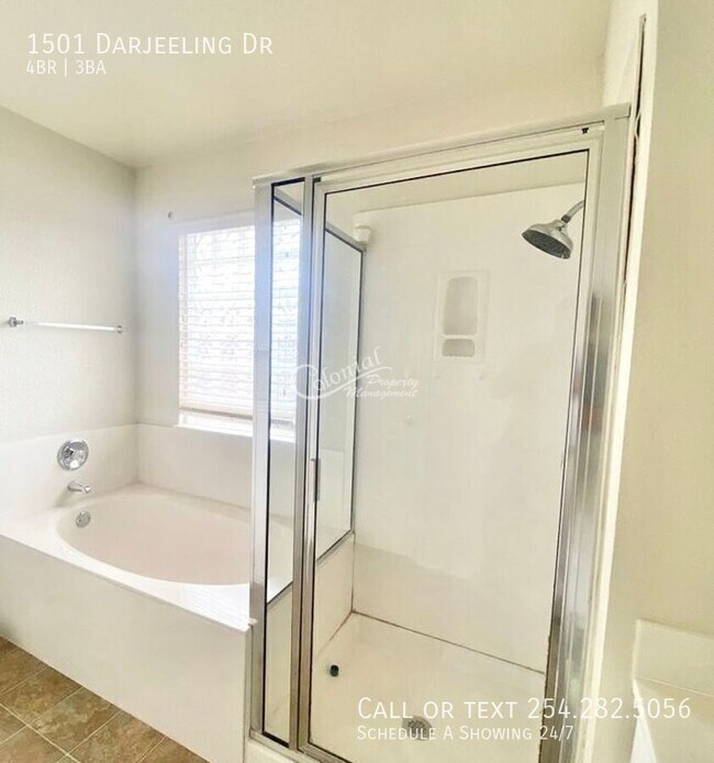 Building Photo - 1501 Darjeeling Dr