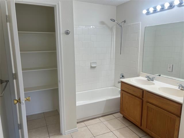 Building Photo - 2329 Live Oak Dr
