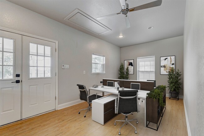 Building Photo - 8411 Syms St