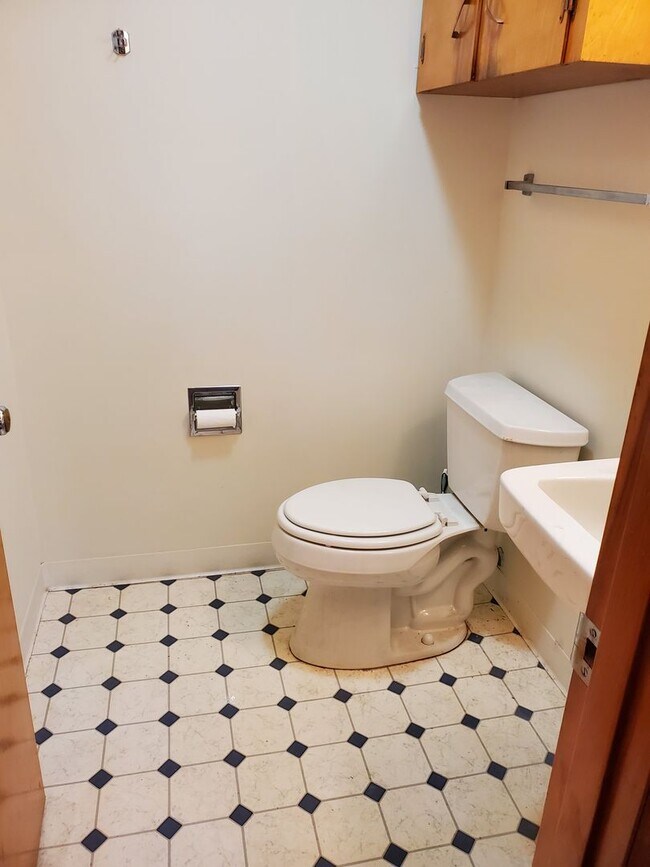 Building Photo - 3bd/1.5ba Completely Remodeled House with ...