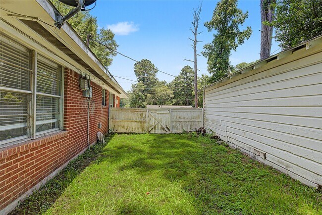 Building Photo - 802 Cline St