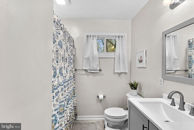 Building Photo - 219 Josephine St