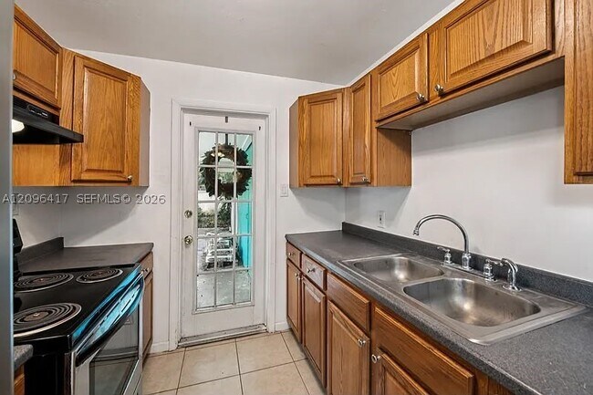 Building Photo - 911 Shady Park Terrace