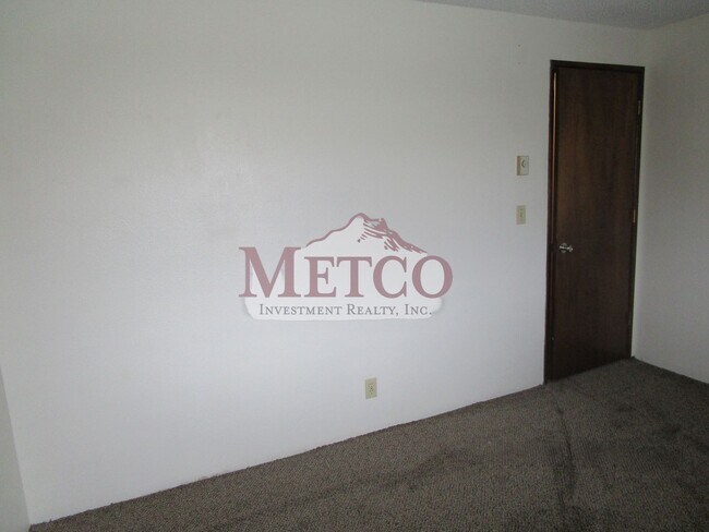 Building Photo - 04703