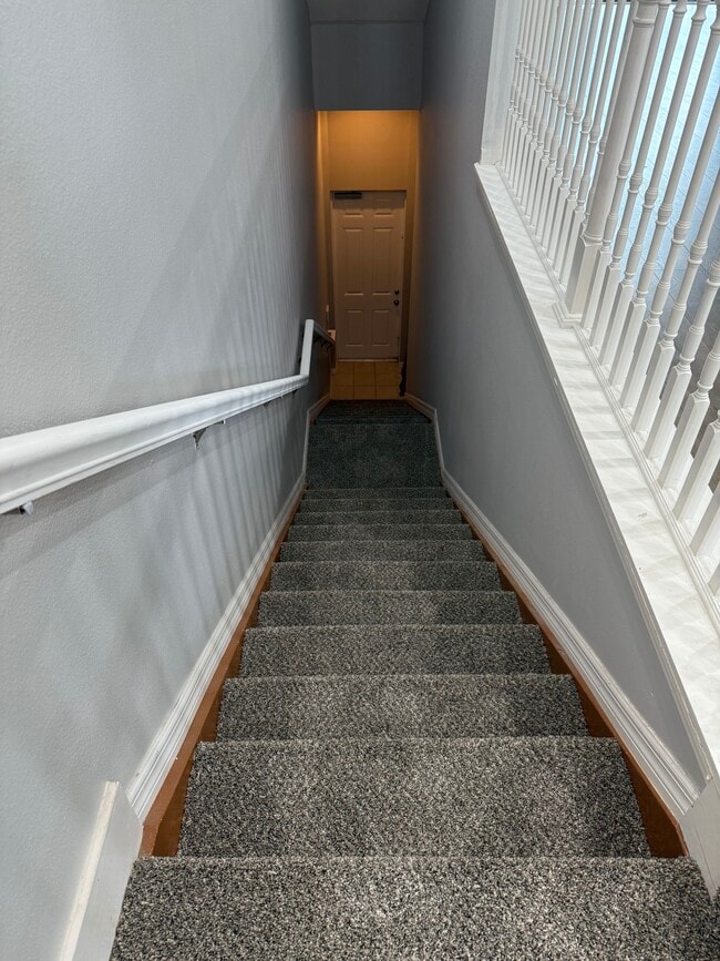 Building Photo - 3712 Avalon Park E Blvd