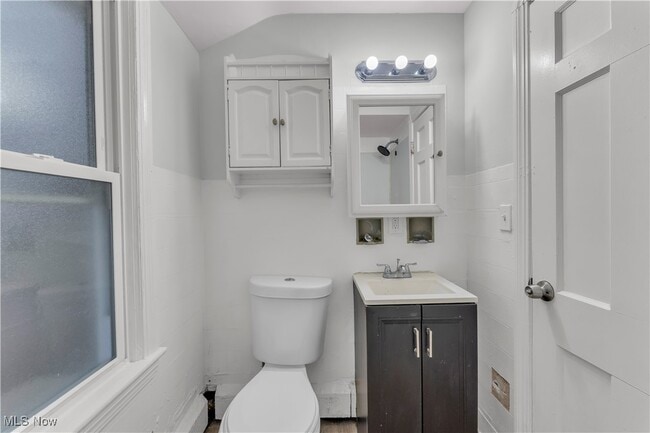 Building Photo - 3811 Highland Rd