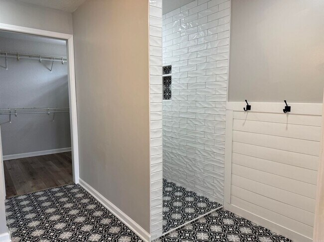 Building Photo - 1 Enclave Cir