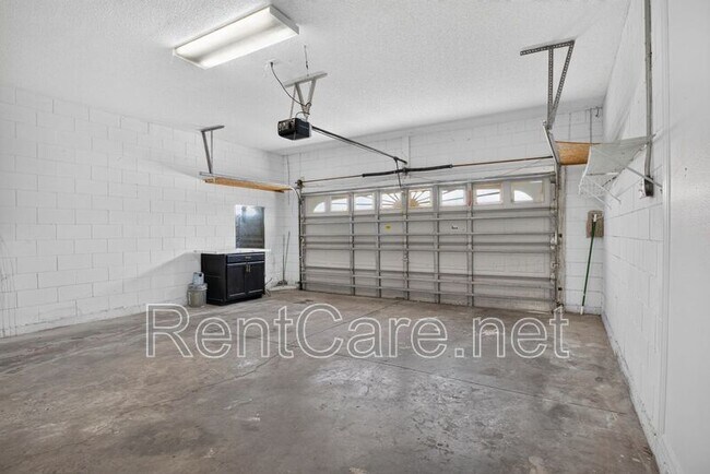 Building Photo - 121 Aurelia Ct