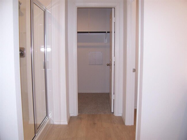 Building Photo - 5015 Rosevine Way
