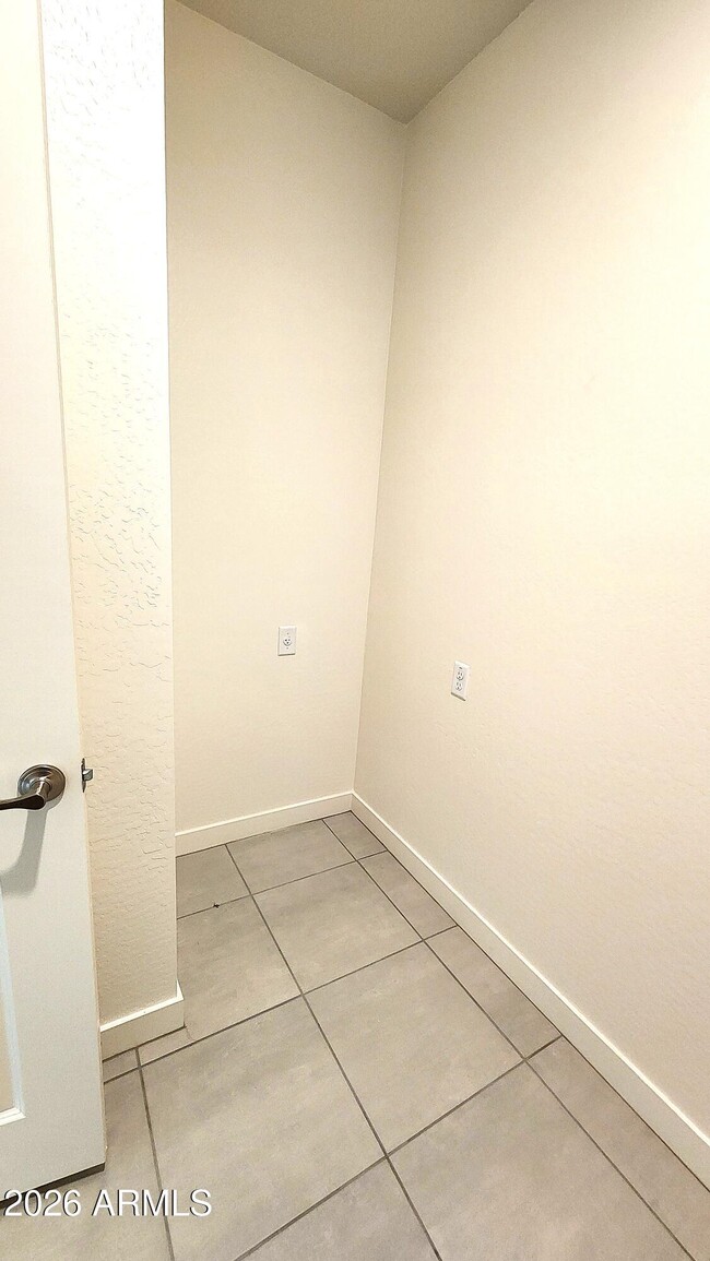 Building Photo - 2934 E Augusta Ave