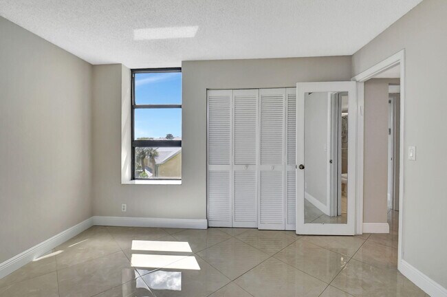 Building Photo - 6372 La Costa Dr
