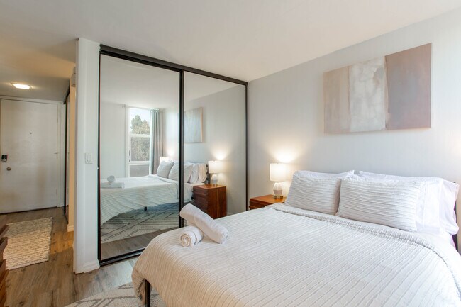 Building Photo - 3050 Rue D’Orleans