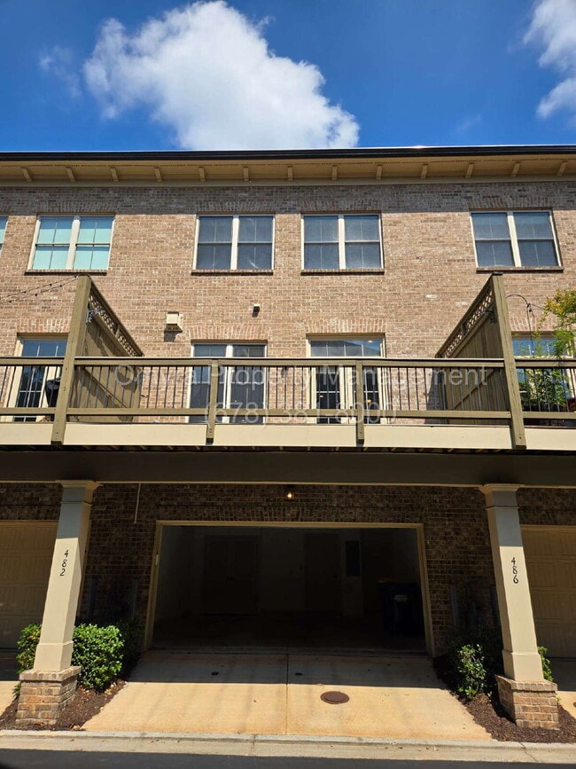 Building Photo - Gorgeous Townhouse near Ansley Mall!