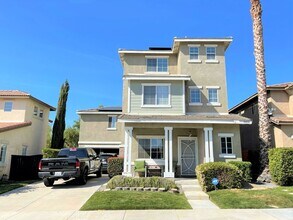 Building Photo - Desirable Old School Housing Community 3 bed x 2.5 Bath 2411 Sqft - Gated Community!!!