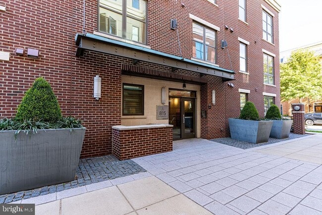 Building Photo - 815 N Patrick St