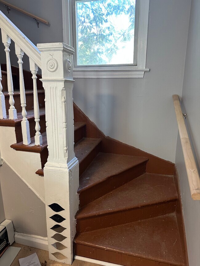 Building Photo - 89 Sargeant St