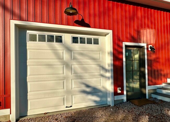 Building Photo - 48 Cedar St