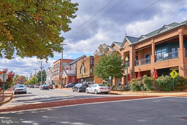 Building Photo - 8332 Hilltop Ave
