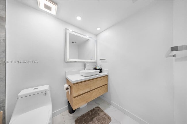 Primary Photo - 7601 E Treasure Dr