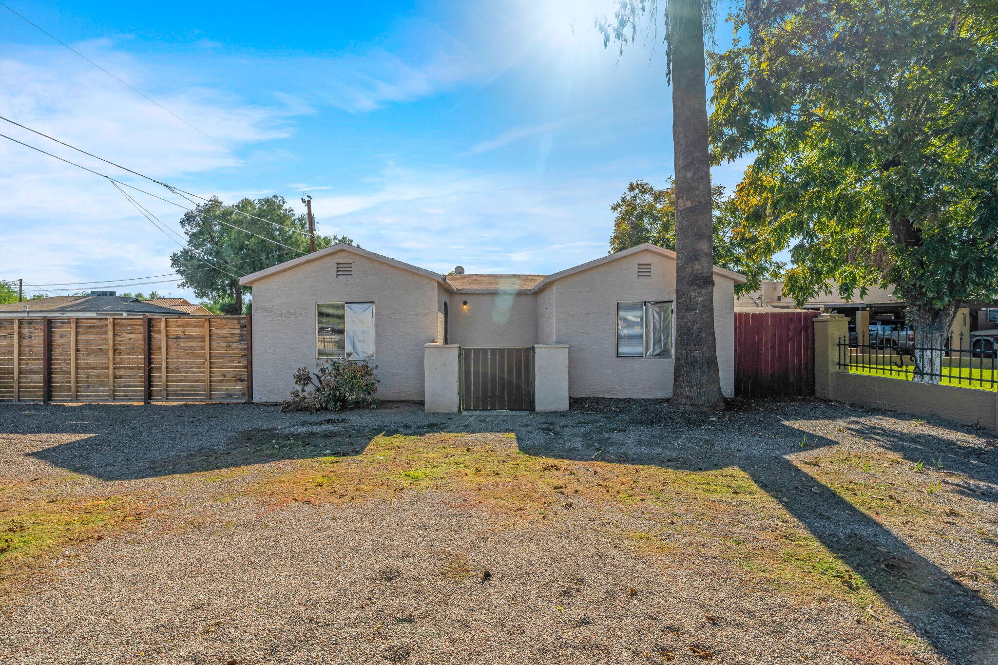 Building Photo - 2745 E Willetta St