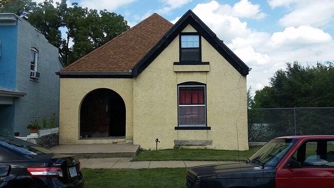 Building Photo - Marshall and Capitol Apartments