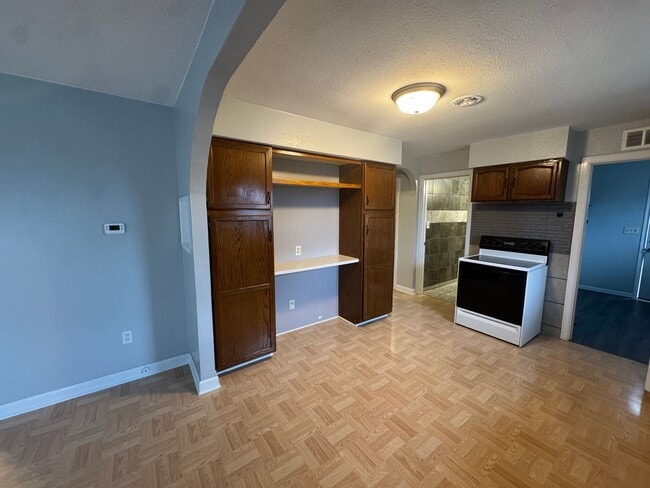 Building Photo - House available for rent