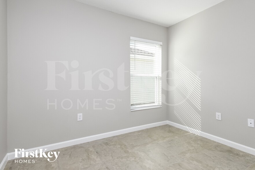 Building Photo - 453 Earhart Dr