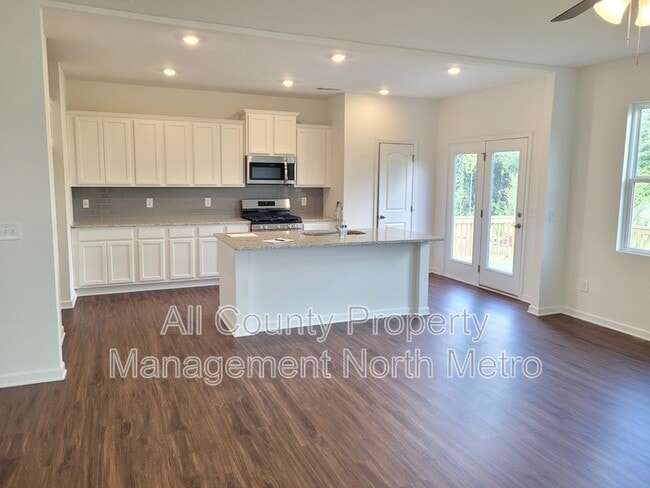 Building Photo - 18 Berry Dr