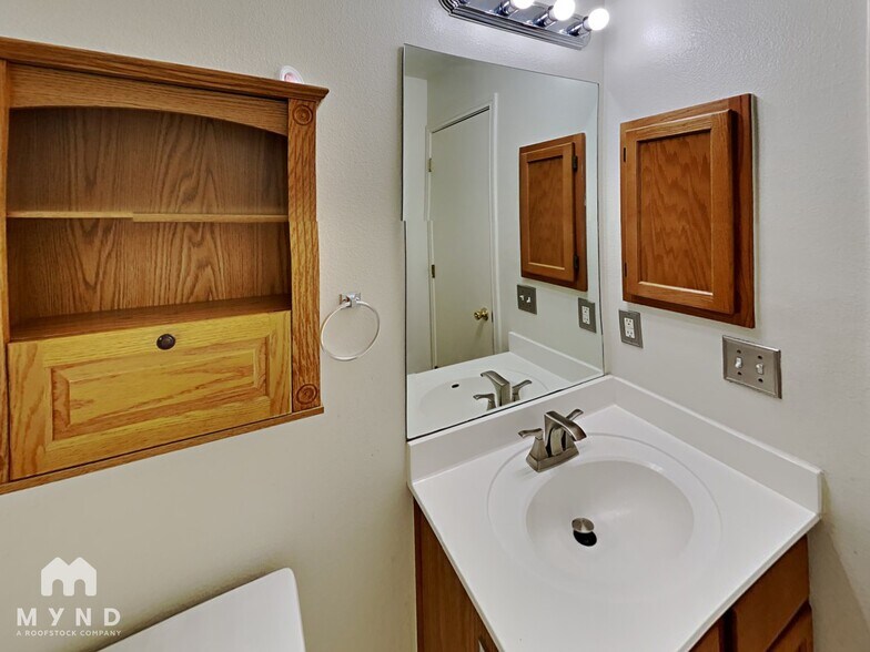 Building Photo - 4611 Echo Lake Dr