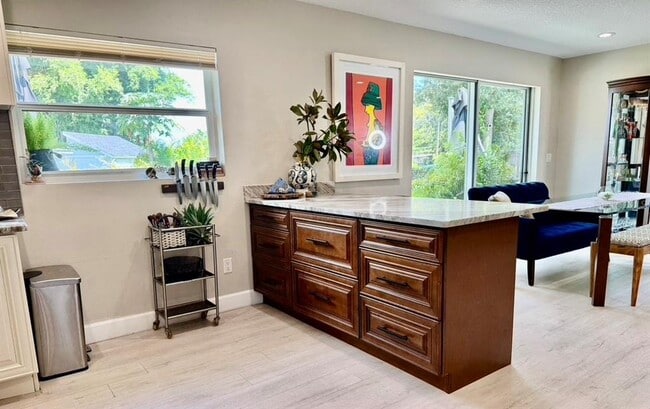 Building Photo - 1815 Barker Dr